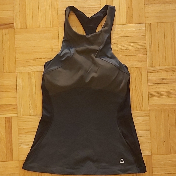 Titika workout tank - Picture 1 of 2